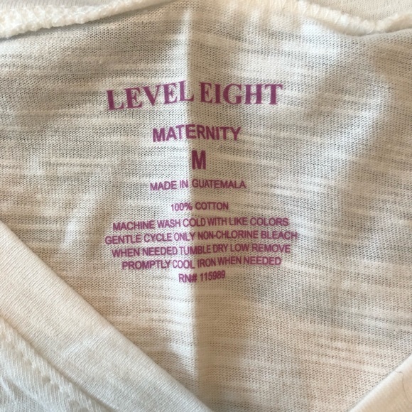 SOLD! White 3/4 sleeve Maternity Top NWT 🛍 - Picture 3 of 3